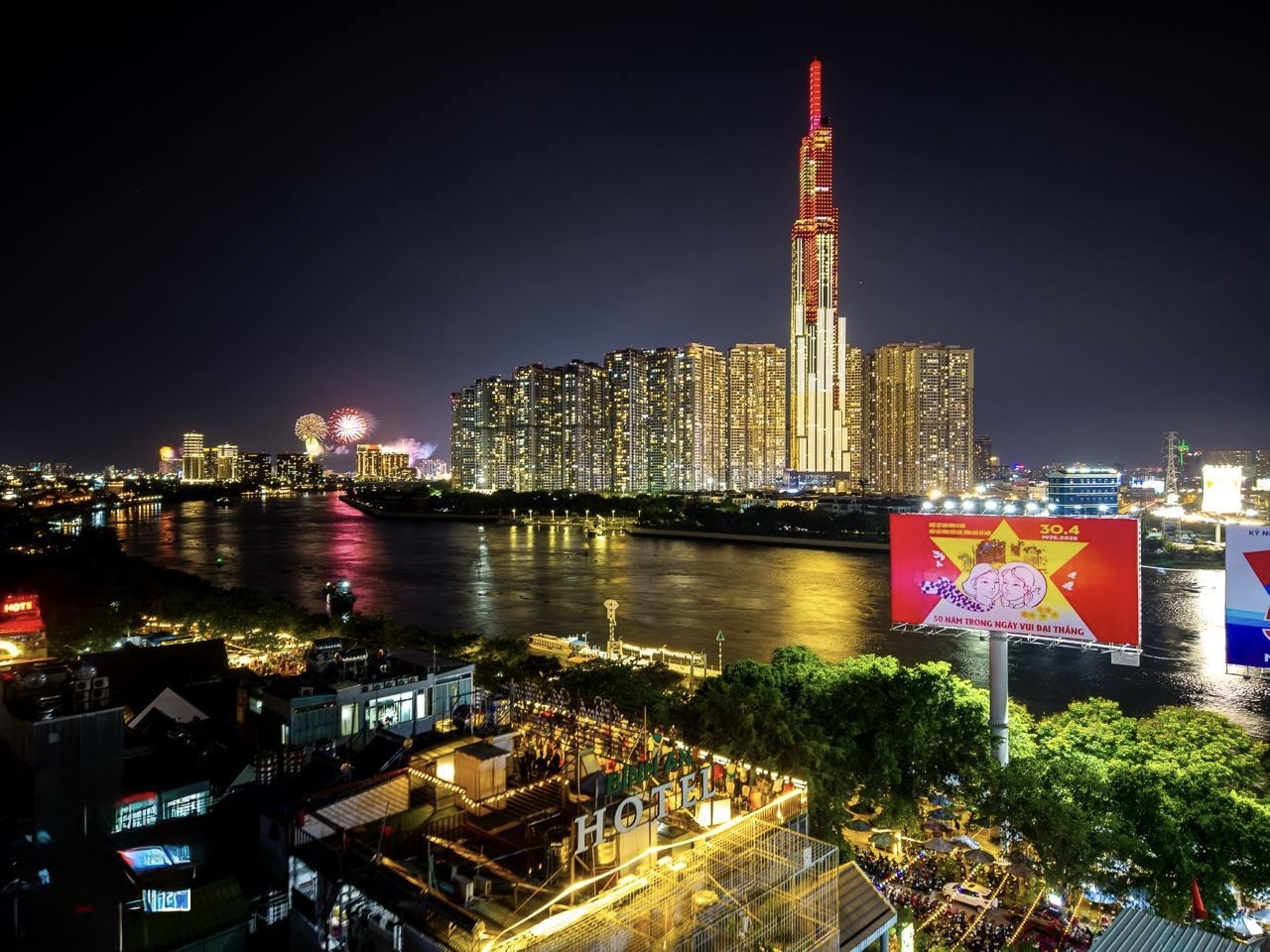 Tin cực vui dịp lễ 30/4: TP.HCM có 4 địa điểm xem pháo hoa hoàn toàn miễn phí cho người dân