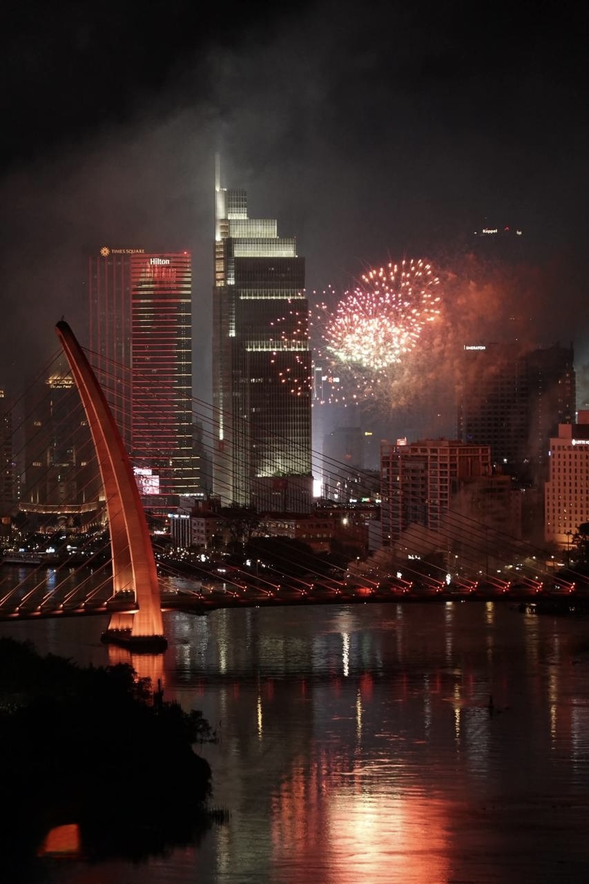 Tin cực vui dịp lễ 30/4: TP.HCM có 4 địa điểm xem pháo hoa hoàn toàn miễn phí cho người dân