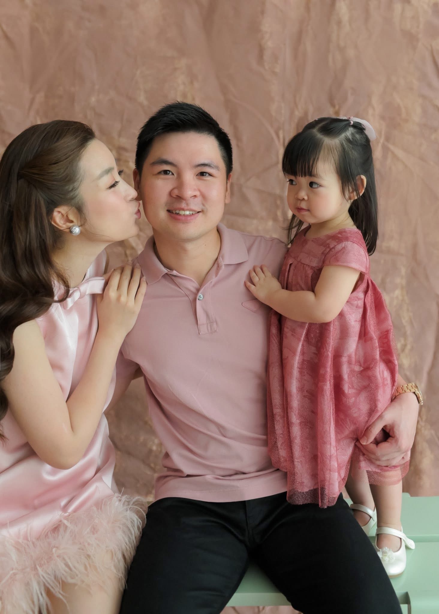 Gia đình hạnh phúc của Vinh Quang - Mỹ Linh (Ảnh: FBNV)