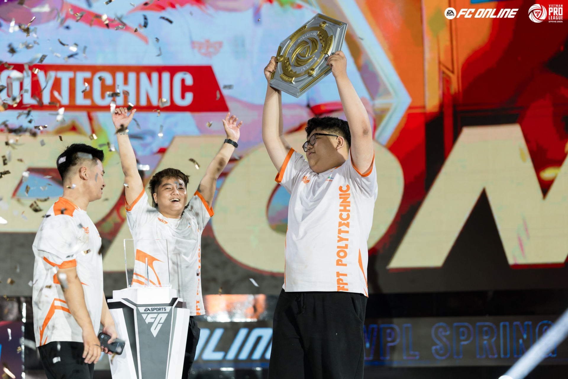 FPT Polytechnic nâng cao chiếc cúp vô địch FVPL Spring 2026