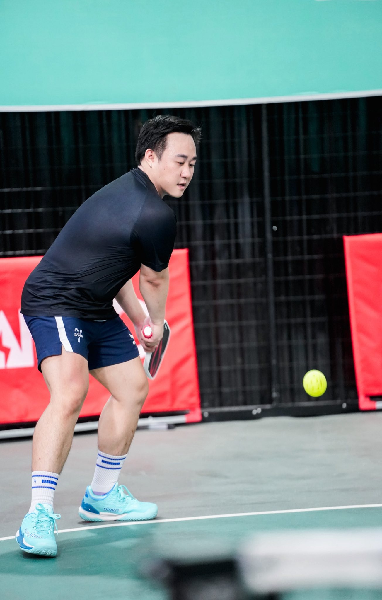 Nhìn Trung Quân Idol vậy mà không phải vậy, trên sân pickleball lạ lắm!