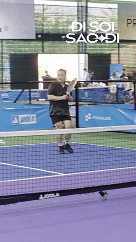Nhìn Trung Quân Idol vậy mà không phải vậy, trên sân pickleball lạ lắm!