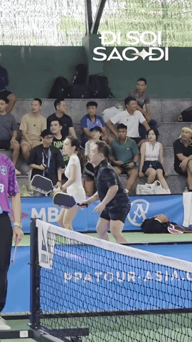 Nhìn Trung Quân Idol vậy mà không phải vậy, trên sân pickleball lạ lắm!