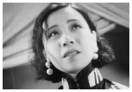 Cuộc đời cô nhiều biến cố như chính các nhân vật của mình