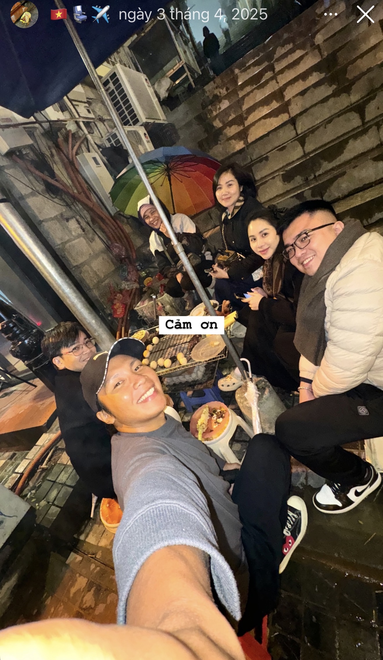 Clip 9 giây khách Tây khiến cõi mạng dậy sóng vì hành động của người lao động Việt