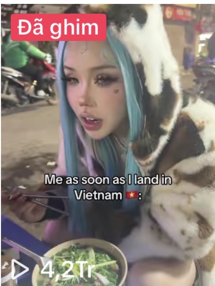 Ăn bánh mì thôi chưa đủ, khách Tây còn “chế” luôn thành bài hát gây sốt