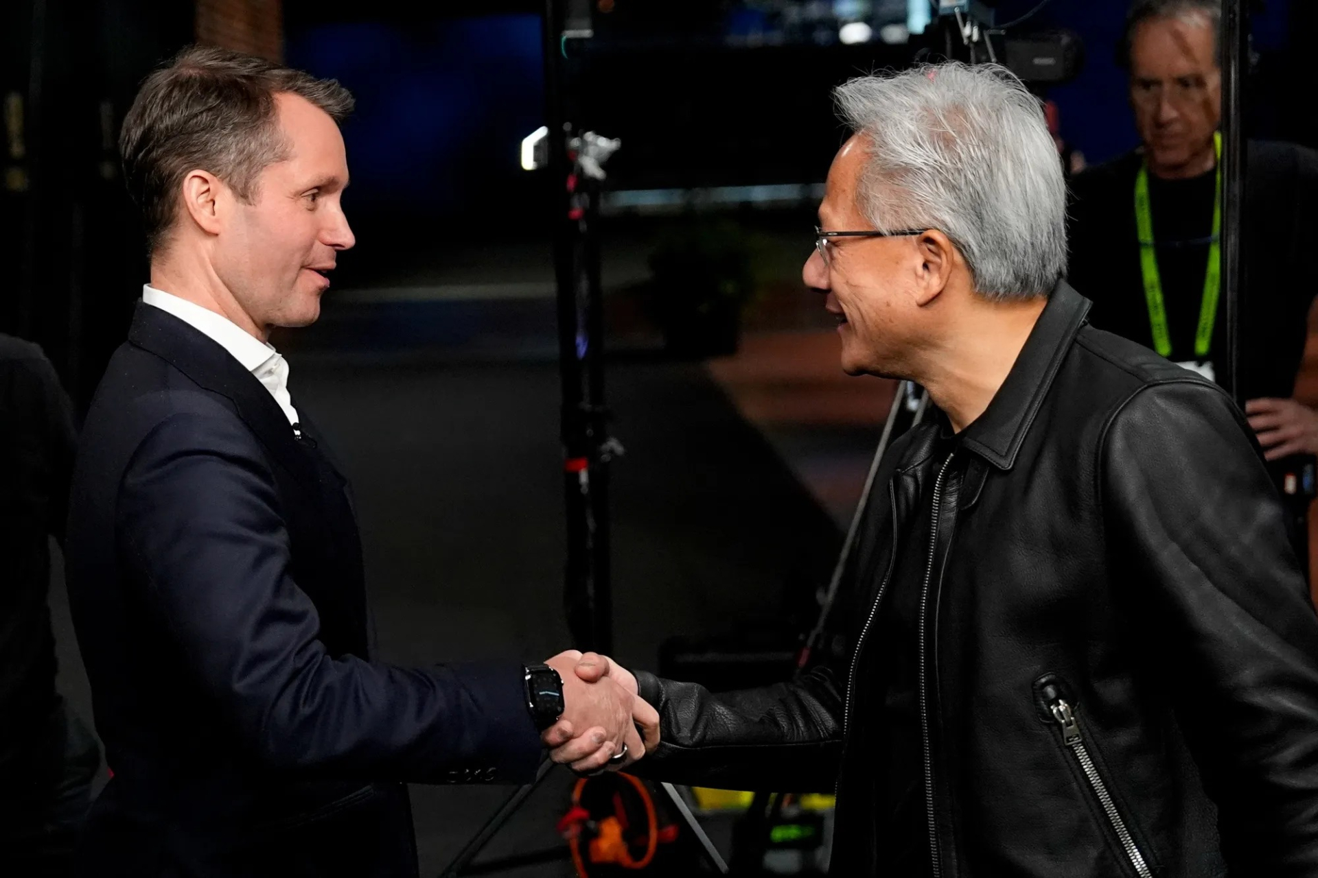 Cái bắt tay lịch sử giữa CEO Nokia - Justin Hotard và CEO Nvidia - Jensen Huang