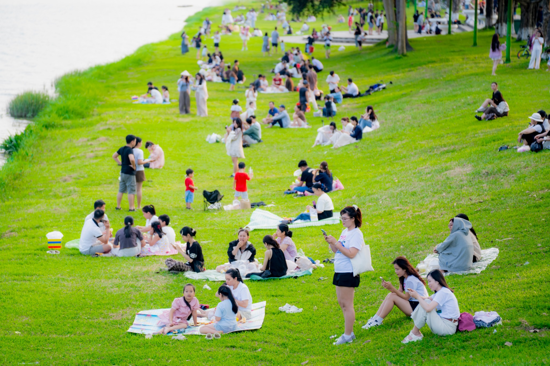 Với 2 kỳ nghỉ liên tiếp, rất nhiều người chọn các chuyến du lịch dài ngày  