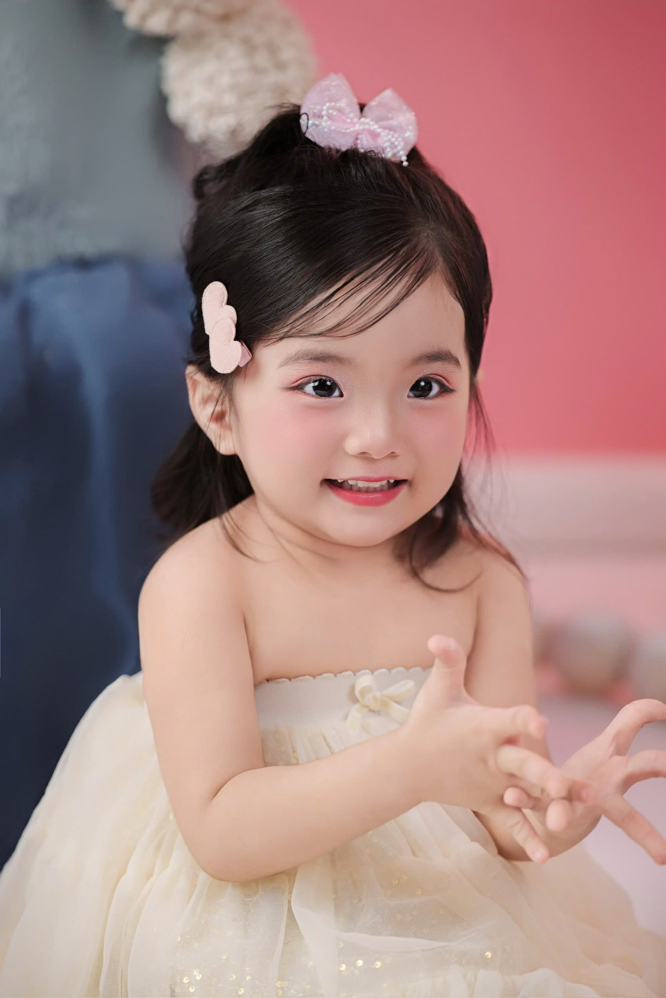 Phát sốt trước visual xinh yêu như búp bê của Anna, Lisa nhà Khánh Thi - Phan Hiển