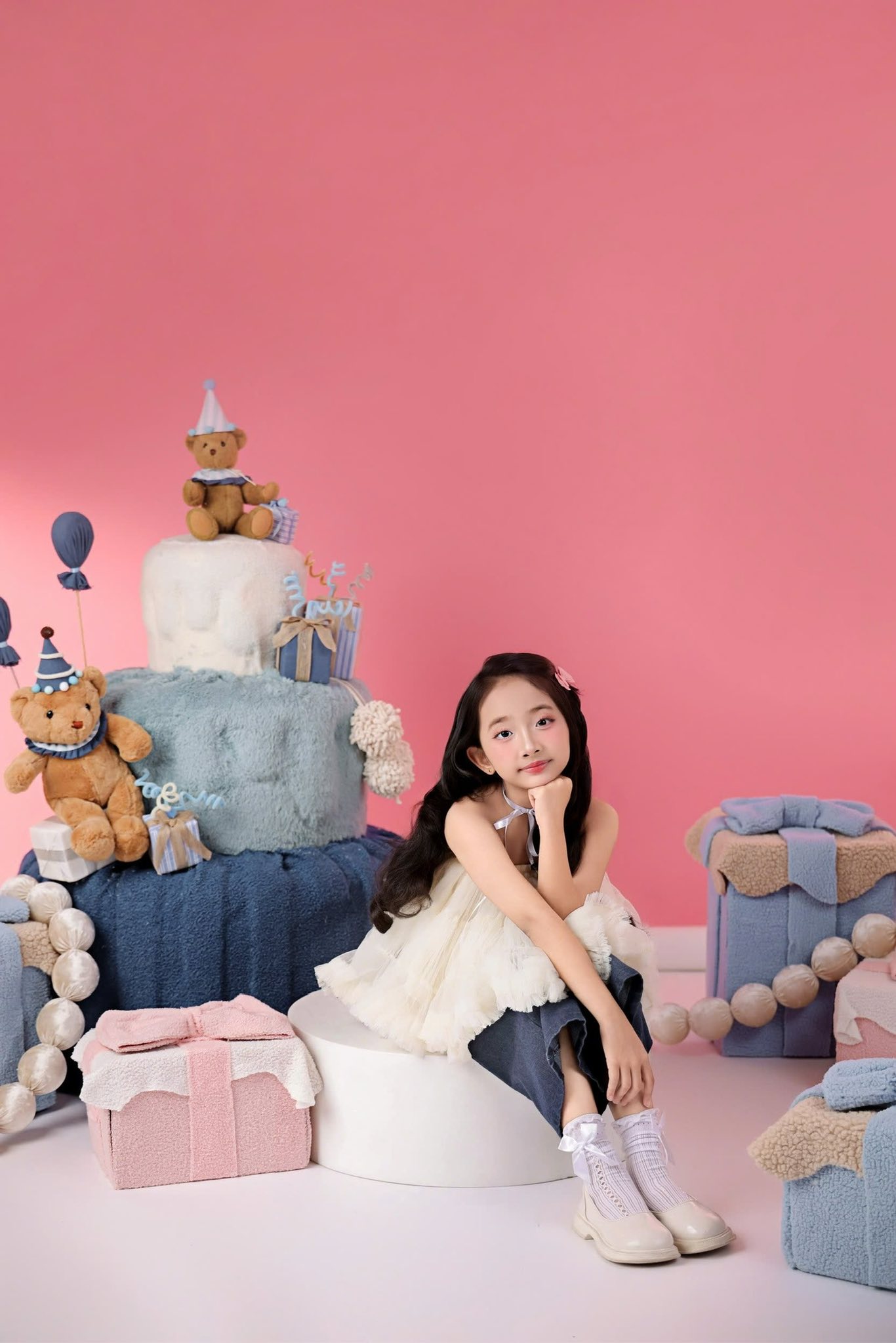 Phát sốt trước visual xinh yêu như búp bê của Anna, Lisa nhà Khánh Thi - Phan Hiển