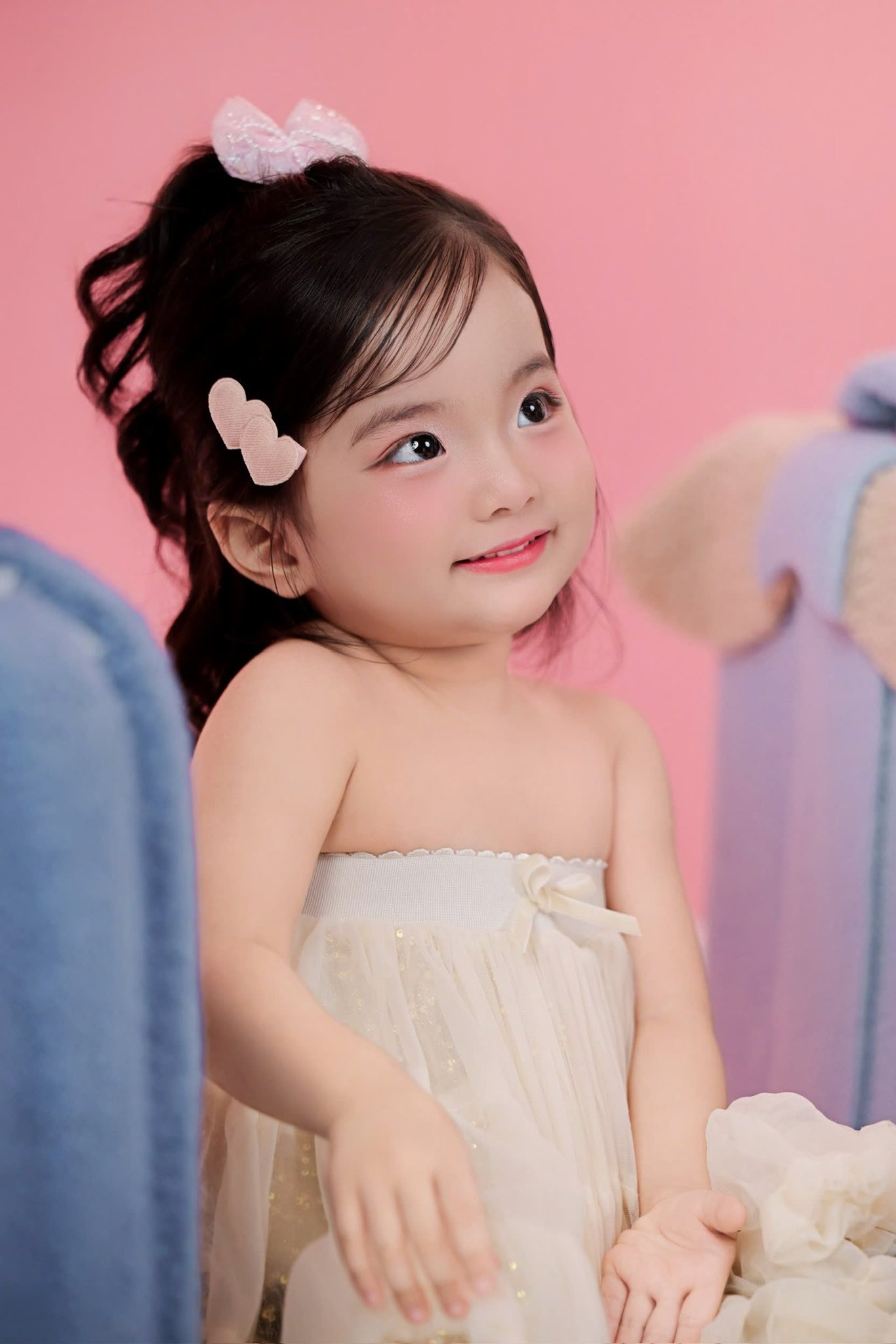 Phát sốt trước visual xinh yêu như búp bê của Anna, Lisa nhà Khánh Thi - Phan Hiển