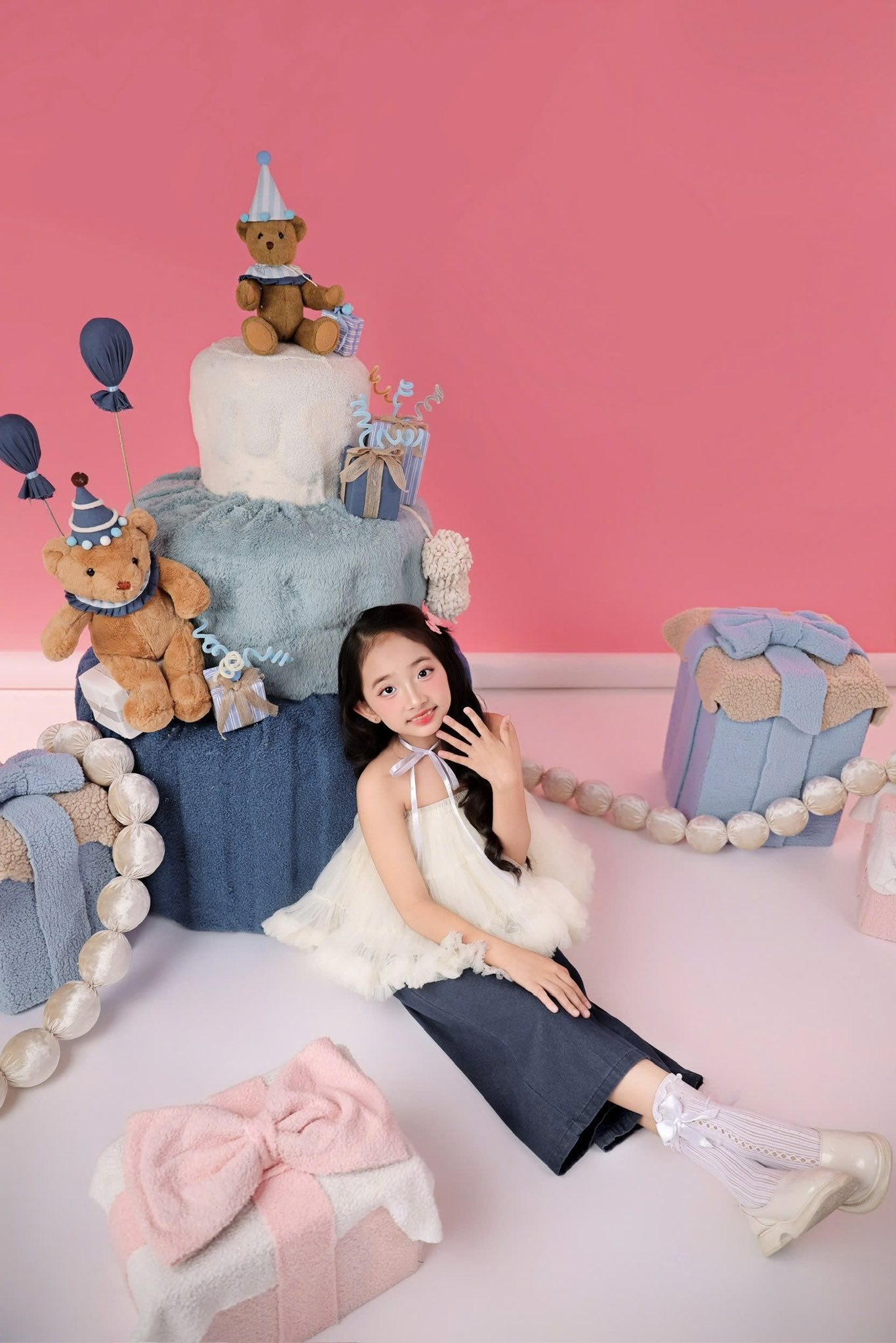 Phát sốt trước visual xinh yêu như búp bê của Anna, Lisa nhà Khánh Thi - Phan Hiển