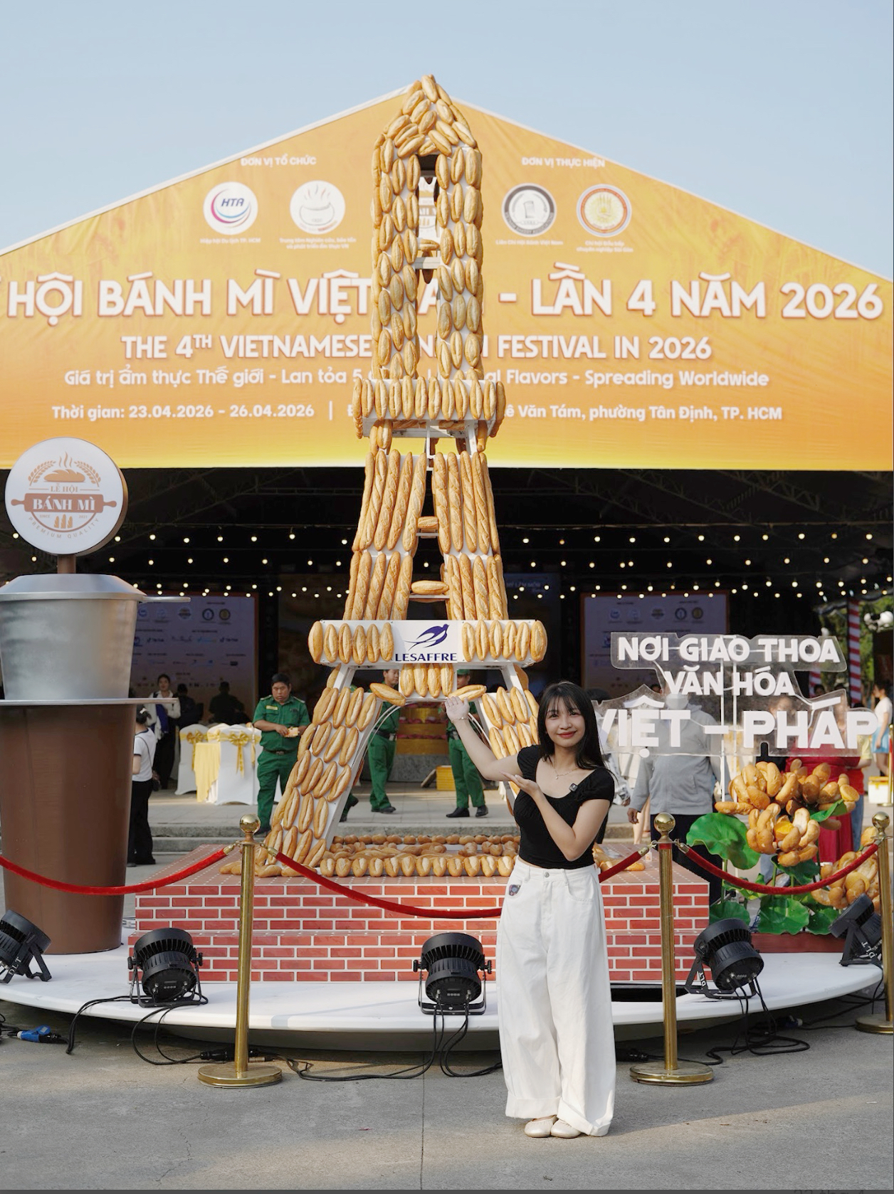 Có thể gặp cả thành phố ở Lễ hội Bánh mì Việt Nam hôm nay: Huynh Hoa đông vô địch, khách Tây thử xong nghiện luôn 