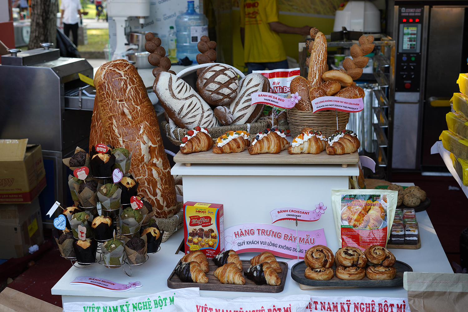 Có thể gặp cả thành phố ở Lễ hội Bánh mì Việt Nam hôm nay: Huynh Hoa đông vô địch, khách Tây thử xong nghiện luôn 