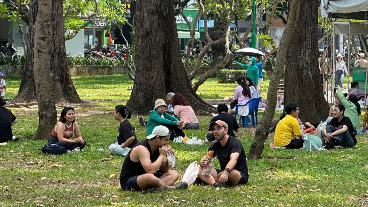 Có thể gặp cả thành phố ở Lễ hội Bánh mì Việt Nam hôm nay: Huynh Hoa đông vô địch, khách Tây thử xong nghiện luôn 