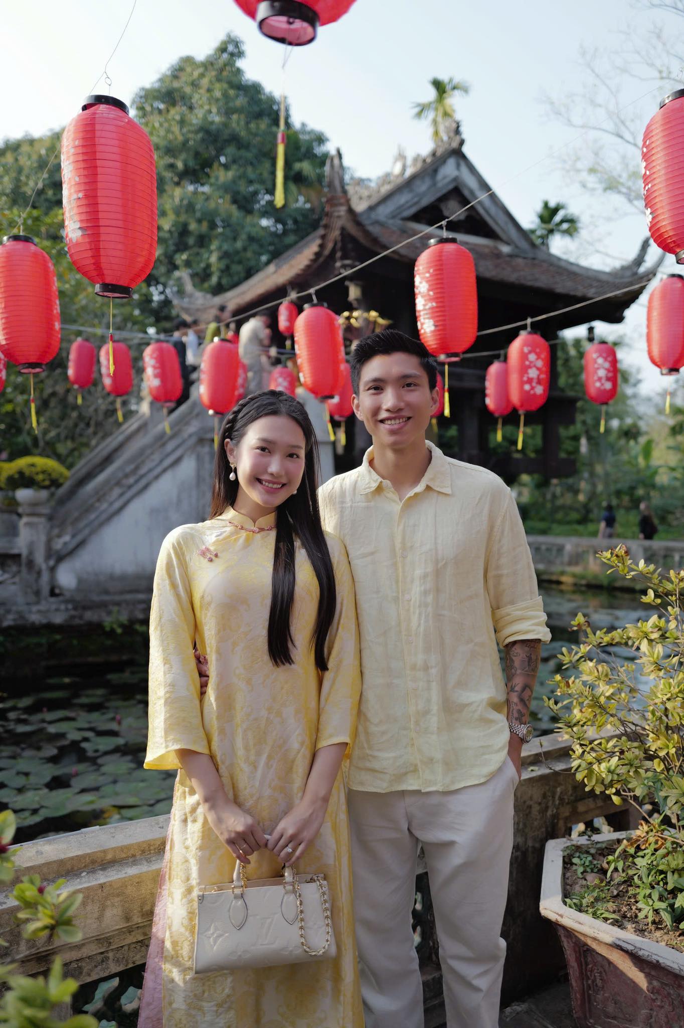 Trước đó Doãn Hải My sau khi cưới diện đồ thanh lịch