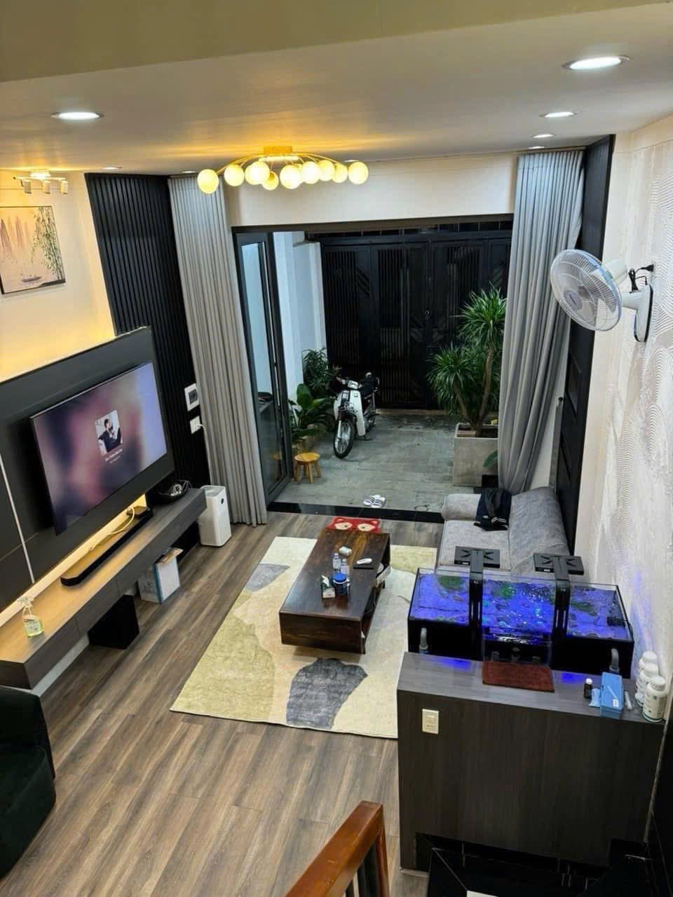 Châu Ngọc Quang bán nhà (Ảnh: FBNV)