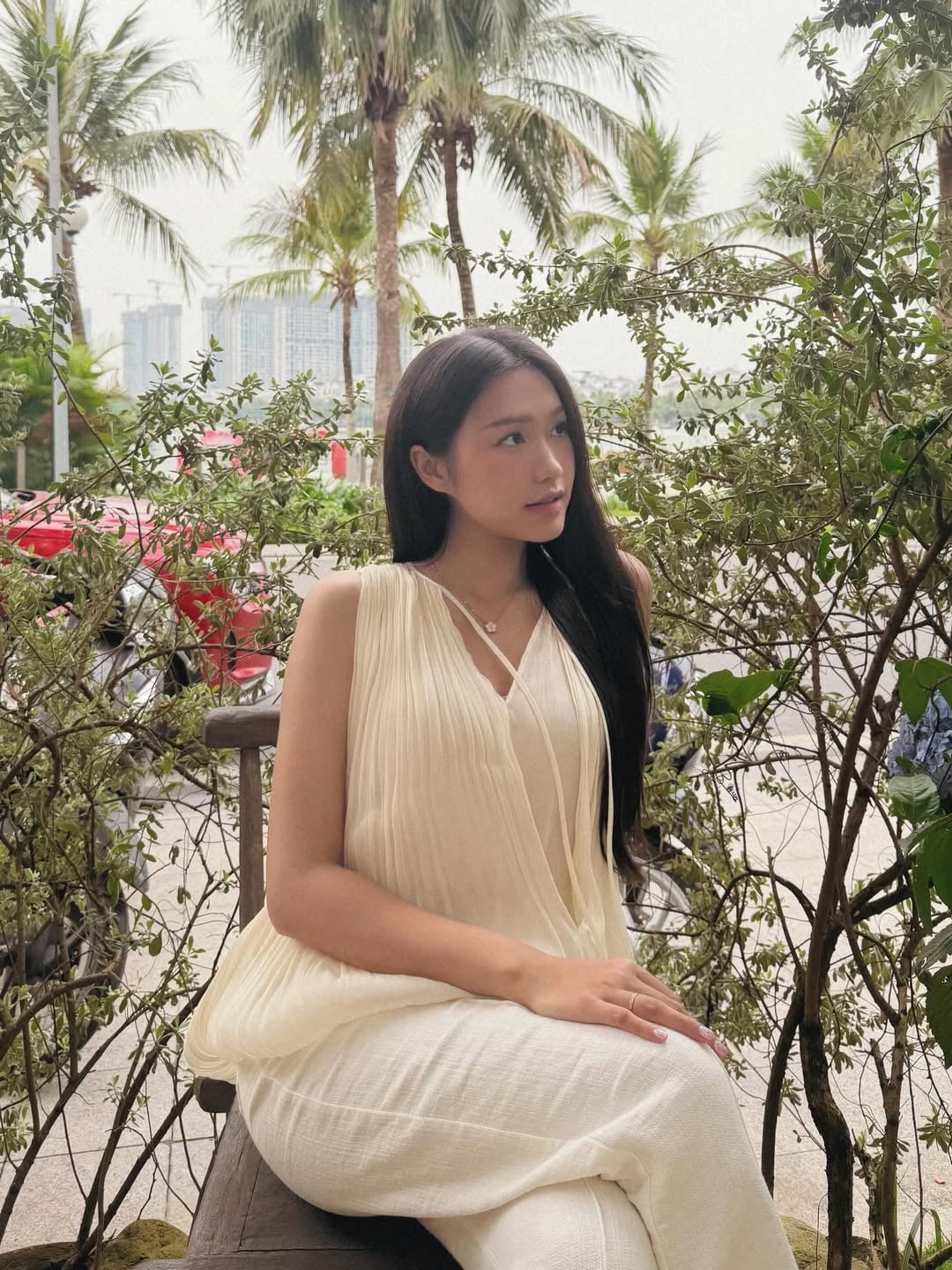 Loạt ảnh mới nhất của Hải My cũng diện đồ rộng