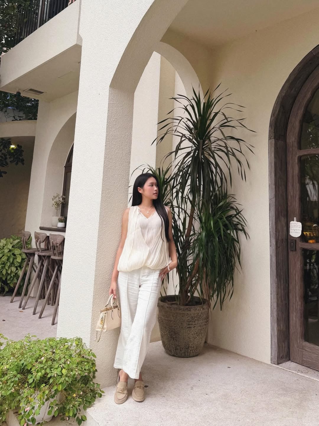 Doãn Hải My lộ vòng 2 lùm lùm khi về quê Văn Hậu