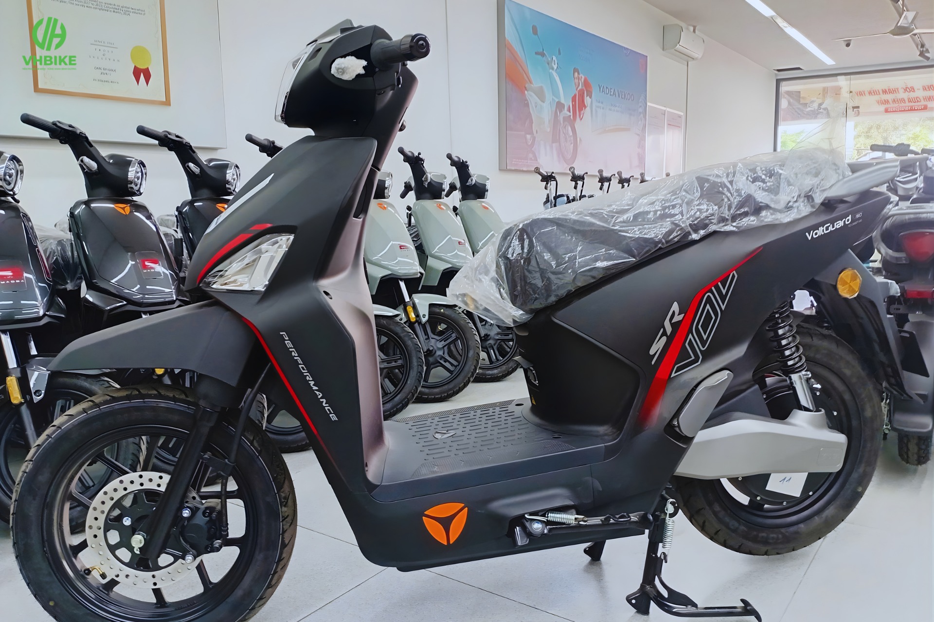 Ra mắt xe máy điện đi gần 300 km một lần sạc, giá 39 triệu đồng