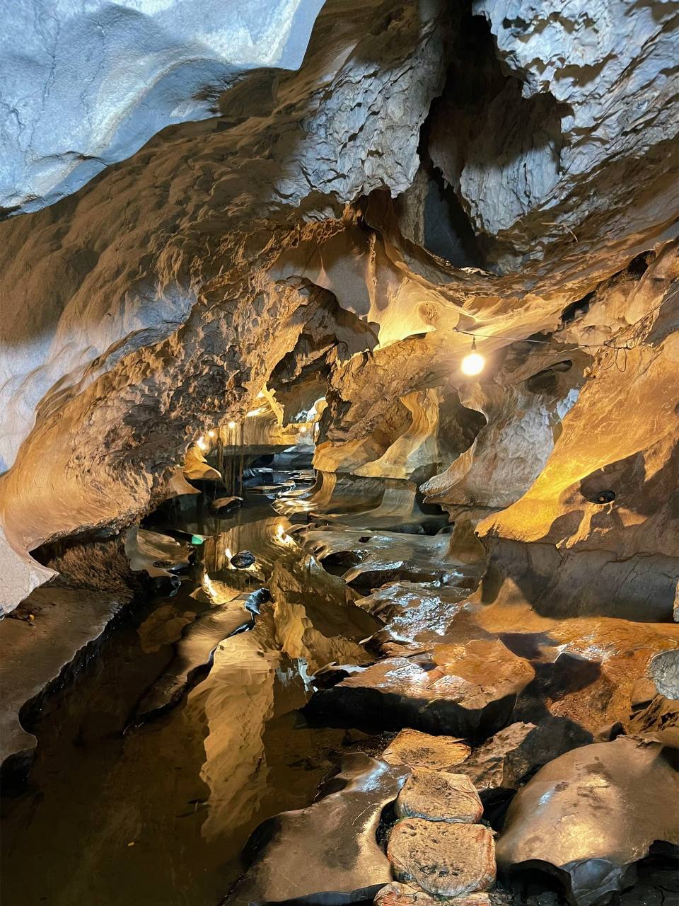 May mắn lắm mới đi được 2 hang động hot nhất Lễ này: Di sản 250 triệu năm và siêu hang động đỉnh nhất miền Tây