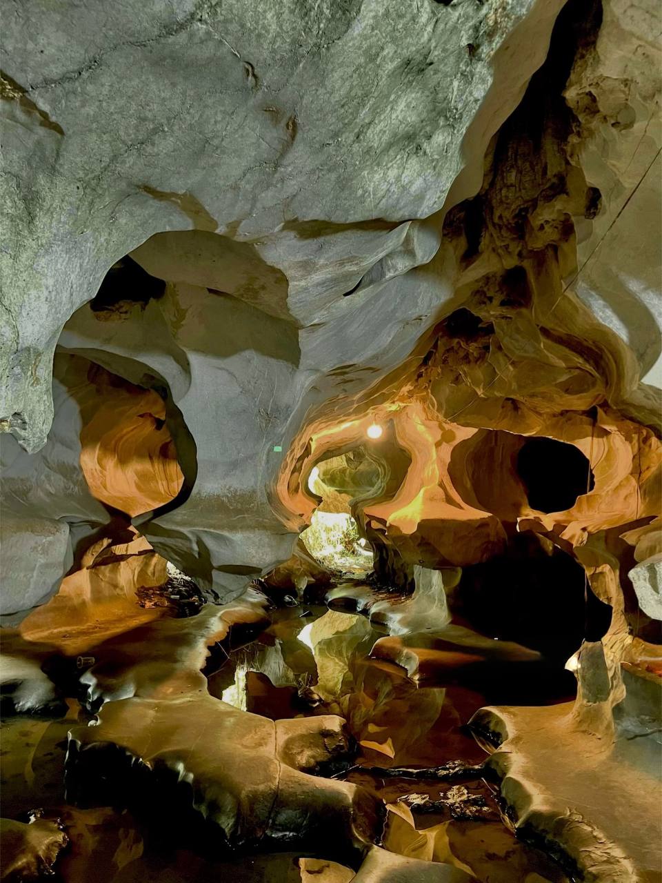 May mắn lắm mới đi được 2 hang động hot nhất Lễ này: Di sản 250 triệu năm và siêu hang động đỉnh nhất miền Tây