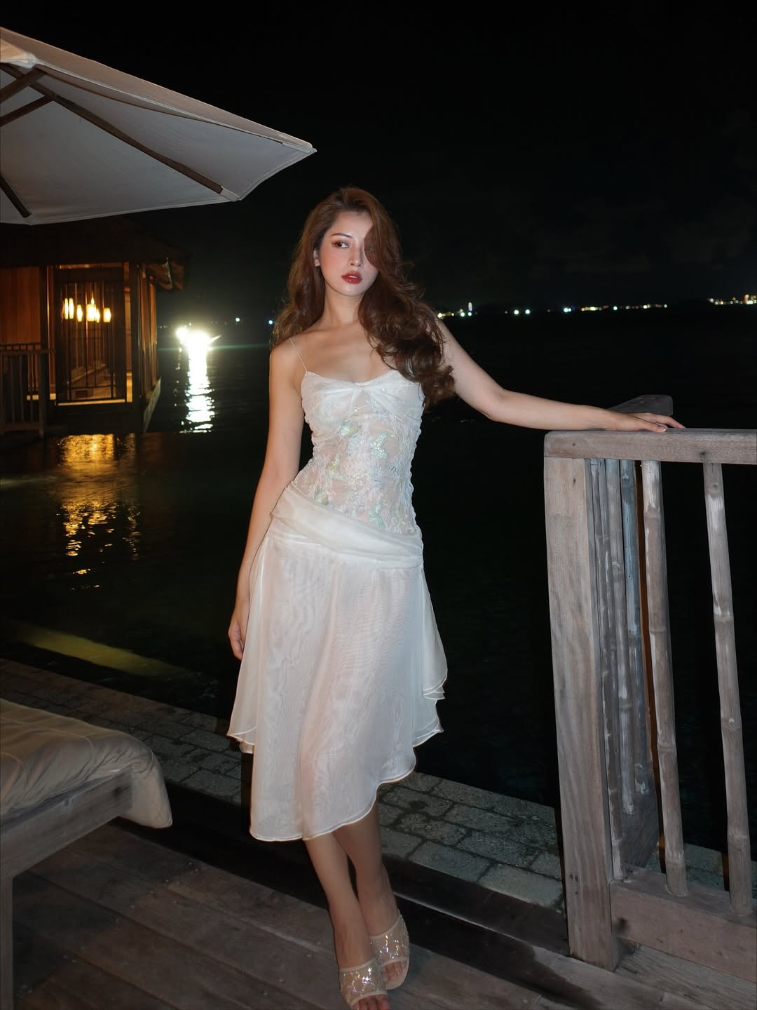 Cất hàng hiệu trong tủ, Chi Pu mê diện local brand Việt ra mặt