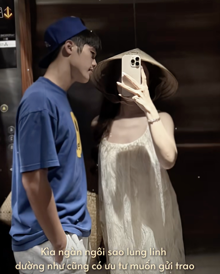 Quốc Việt khoe ảnh với bạn gái 