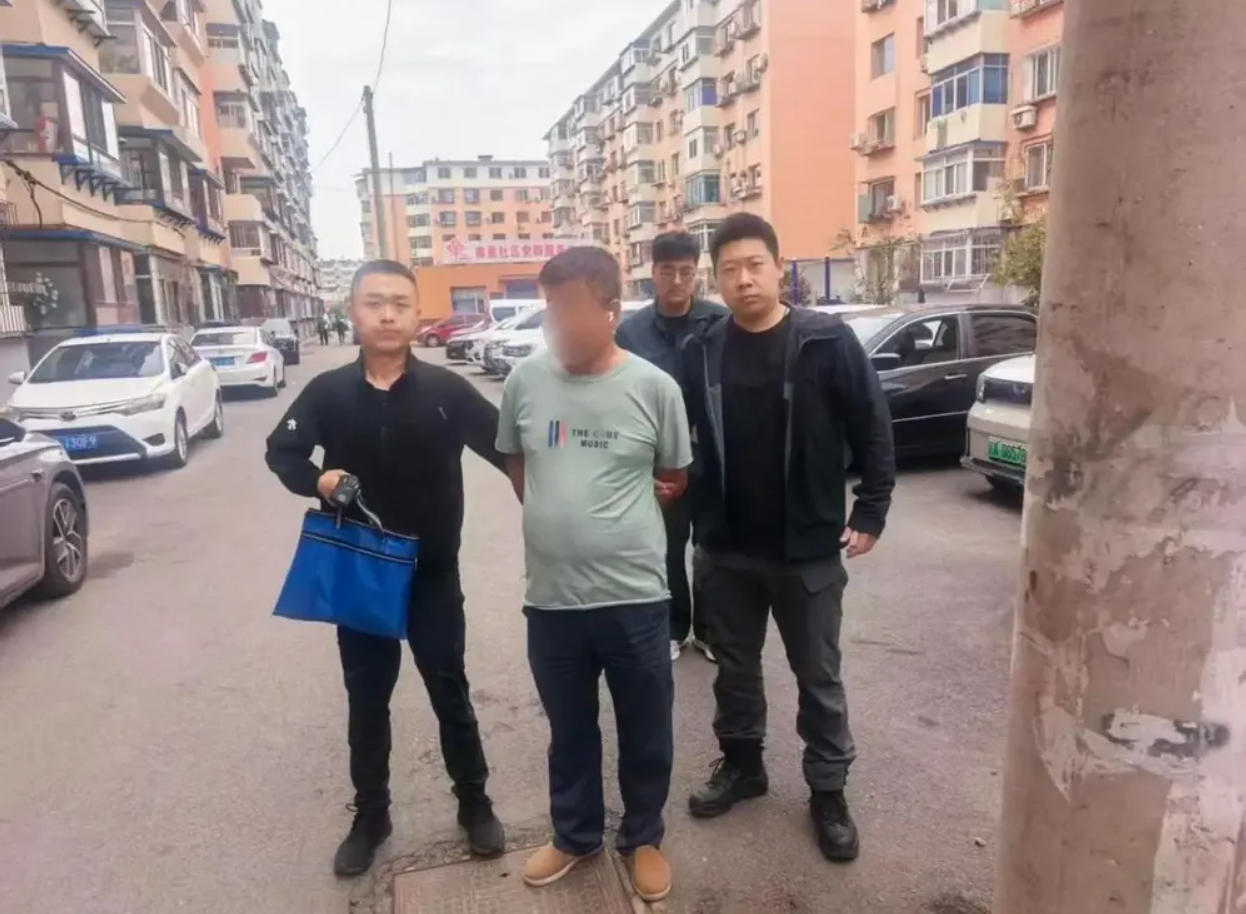 Cảnh sát chặn đứng cuốc xe shipper giao hàng lúc nửa đêm, phát hiện bí mật đáng ngờ trong lõi nồi cơm điện