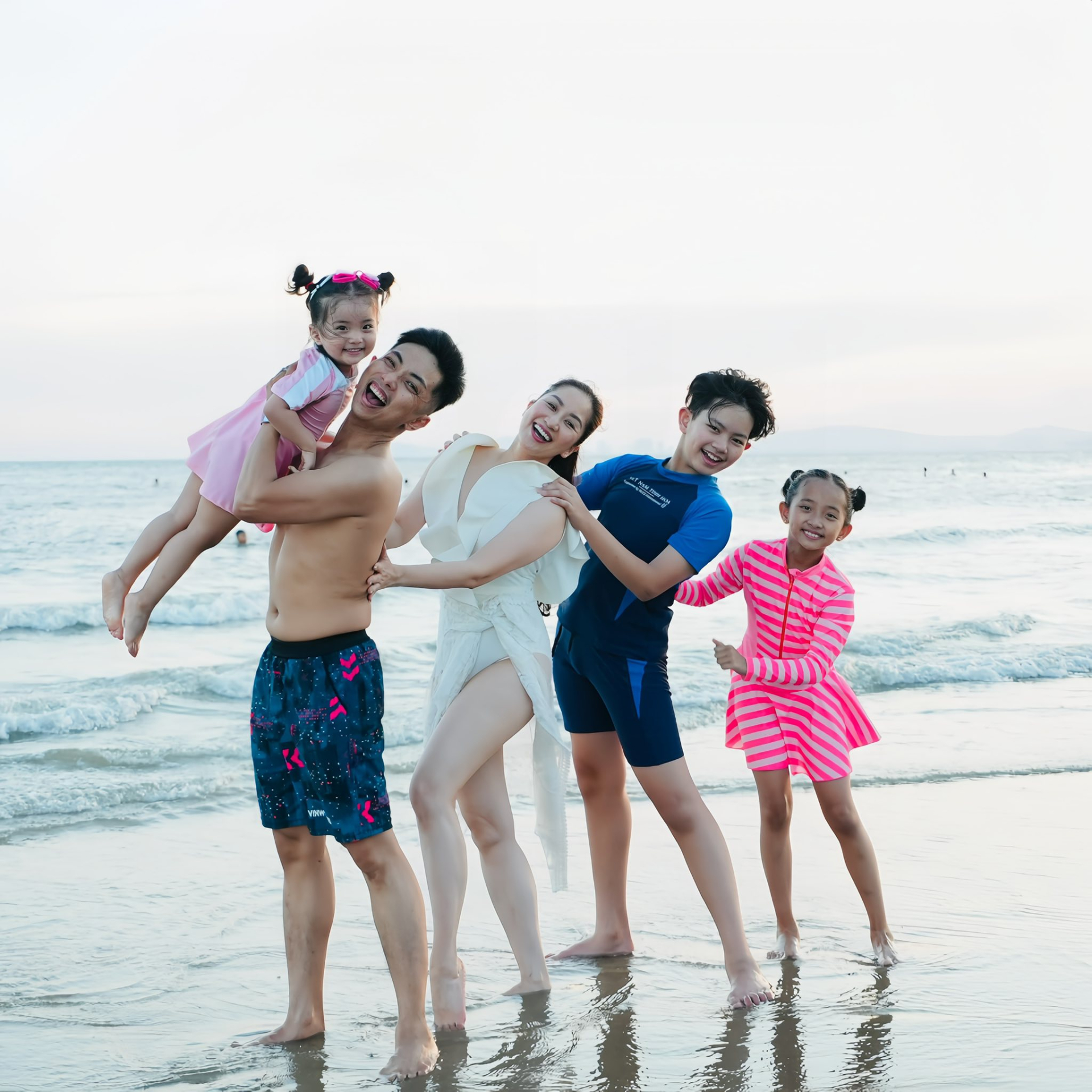 Khánh Thi gây sốt với visual 