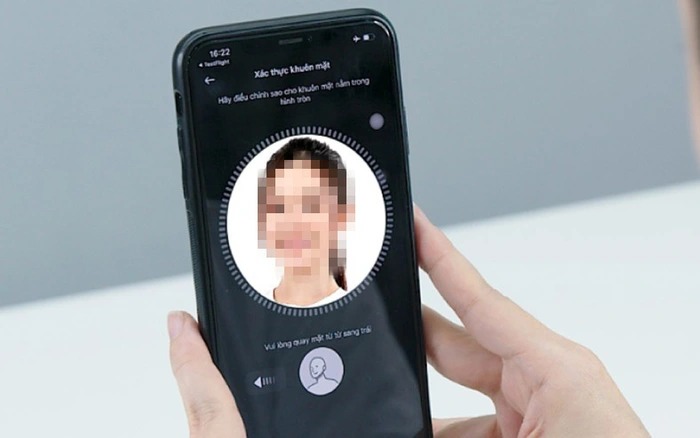 Tại sao không nên dùng khuôn mặt để mở khóa điện thoại?