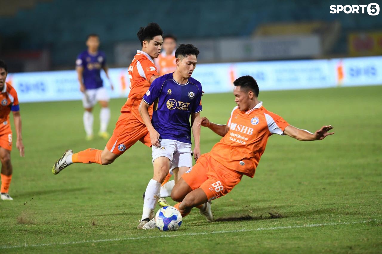 Cuộc trạnh tranh top đầu V.League đang vô cùng gay cấn ở những vòng cuối 