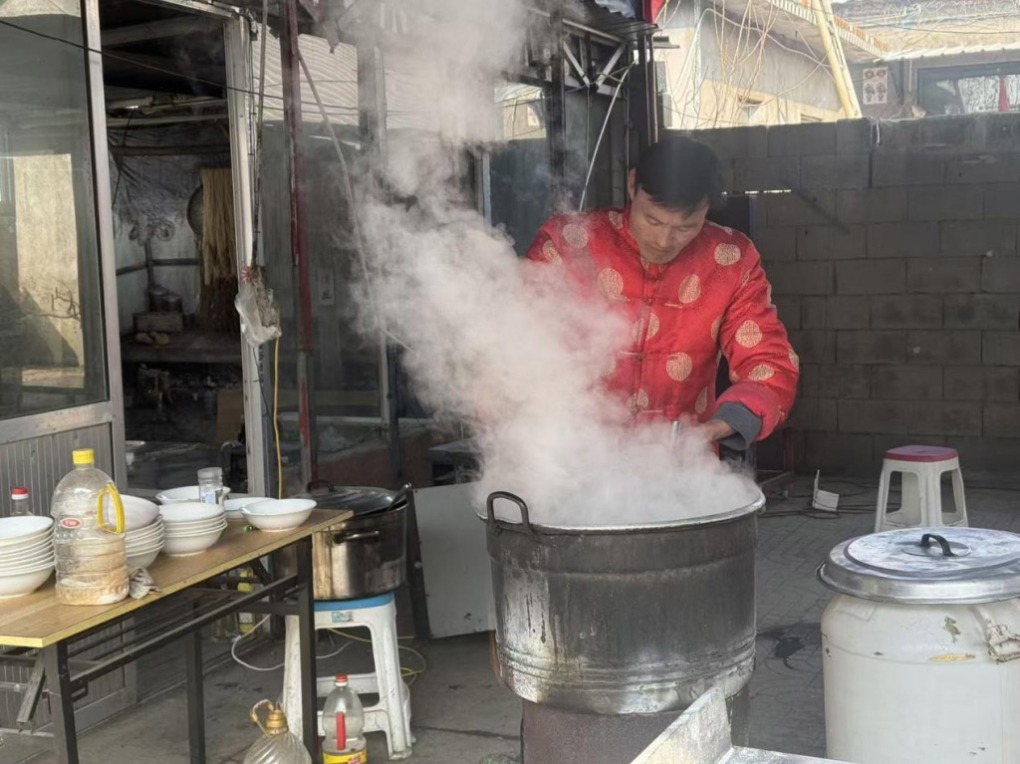 Ác mộng phía sau bát mì 10.000 đồng: Quán mì bị 50.000 người bủa vây, chủ quán bị đe dọa tống tiền