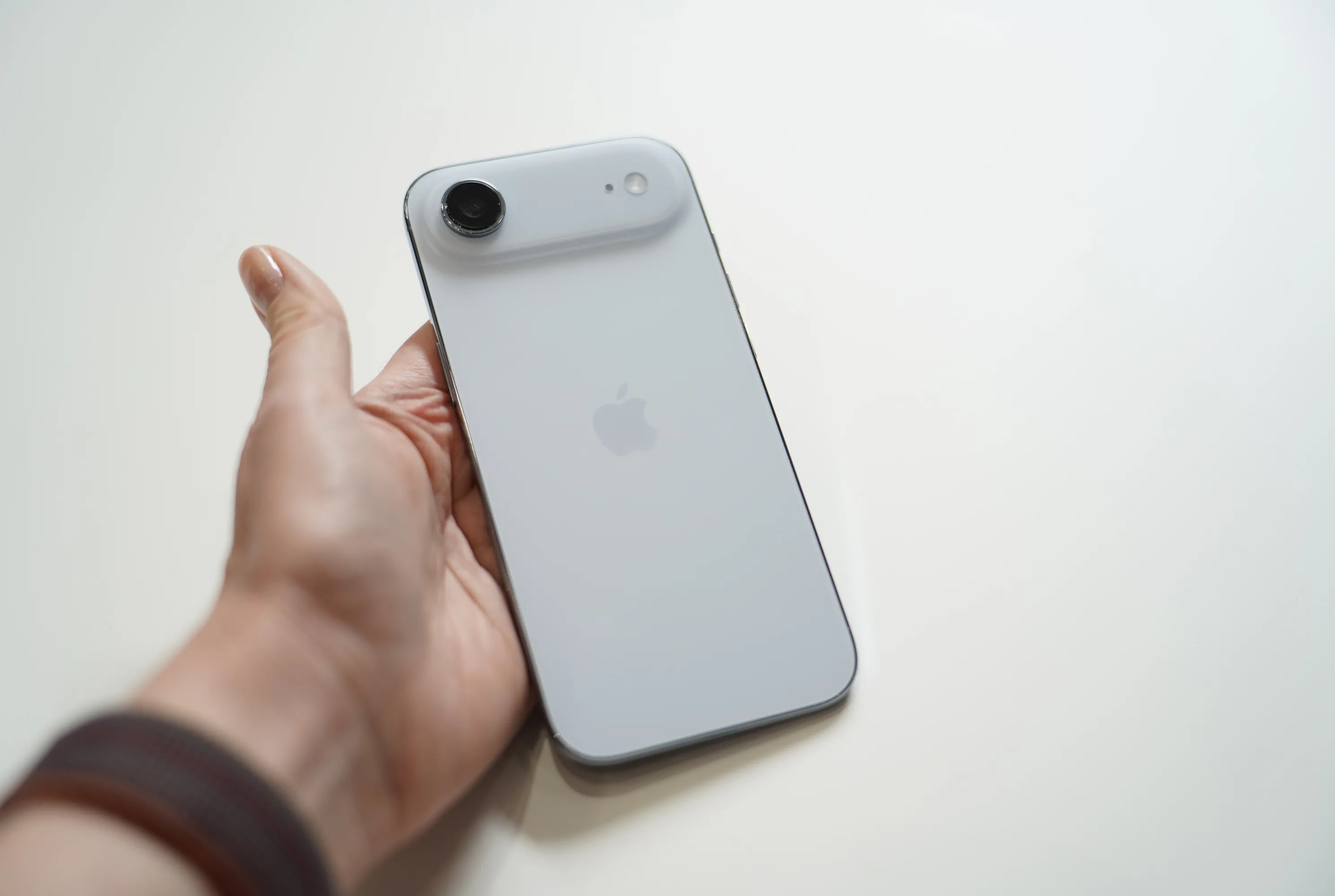 Chiếc iPhone mới ra mắt giảm không phanh hơn 10 triệu đồng, rẻ hơn iPhone 17