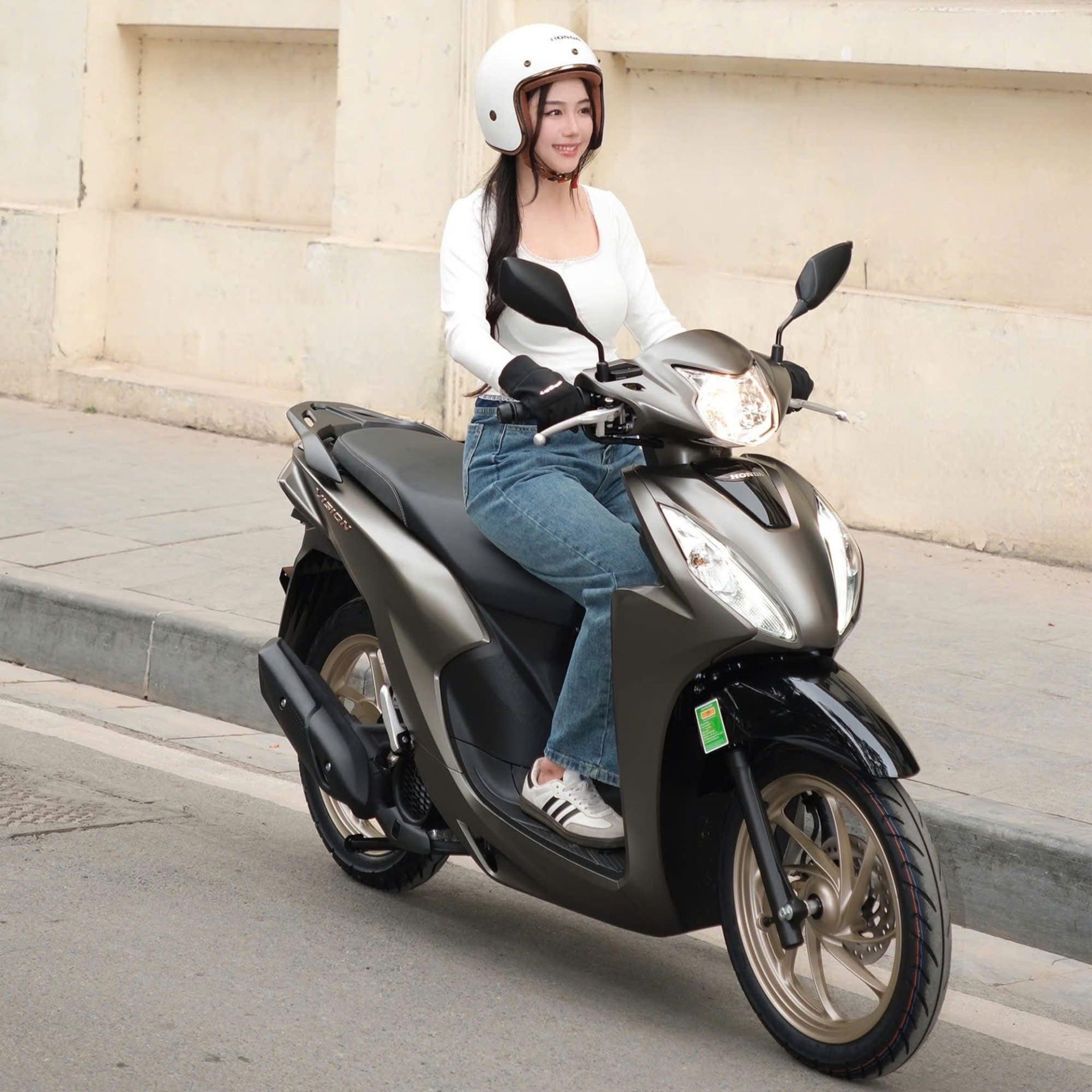 Xe máy Honda Vision giảm giá tiền triệu 