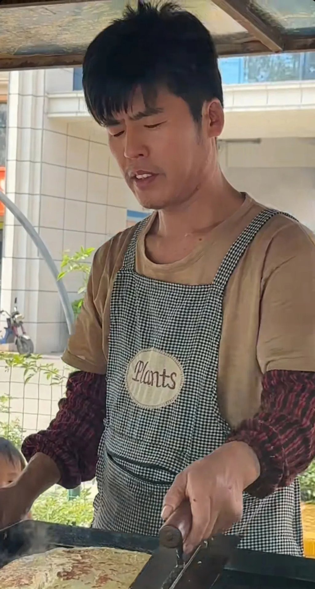 Sự nổi tiếng của Bạch Hiển Dĩnh là một cơ duyên bất ngờ, nhưng sự nghiêm túc kinh doanh mới là chìa khóa giúp anh kinh doanh ổn định 