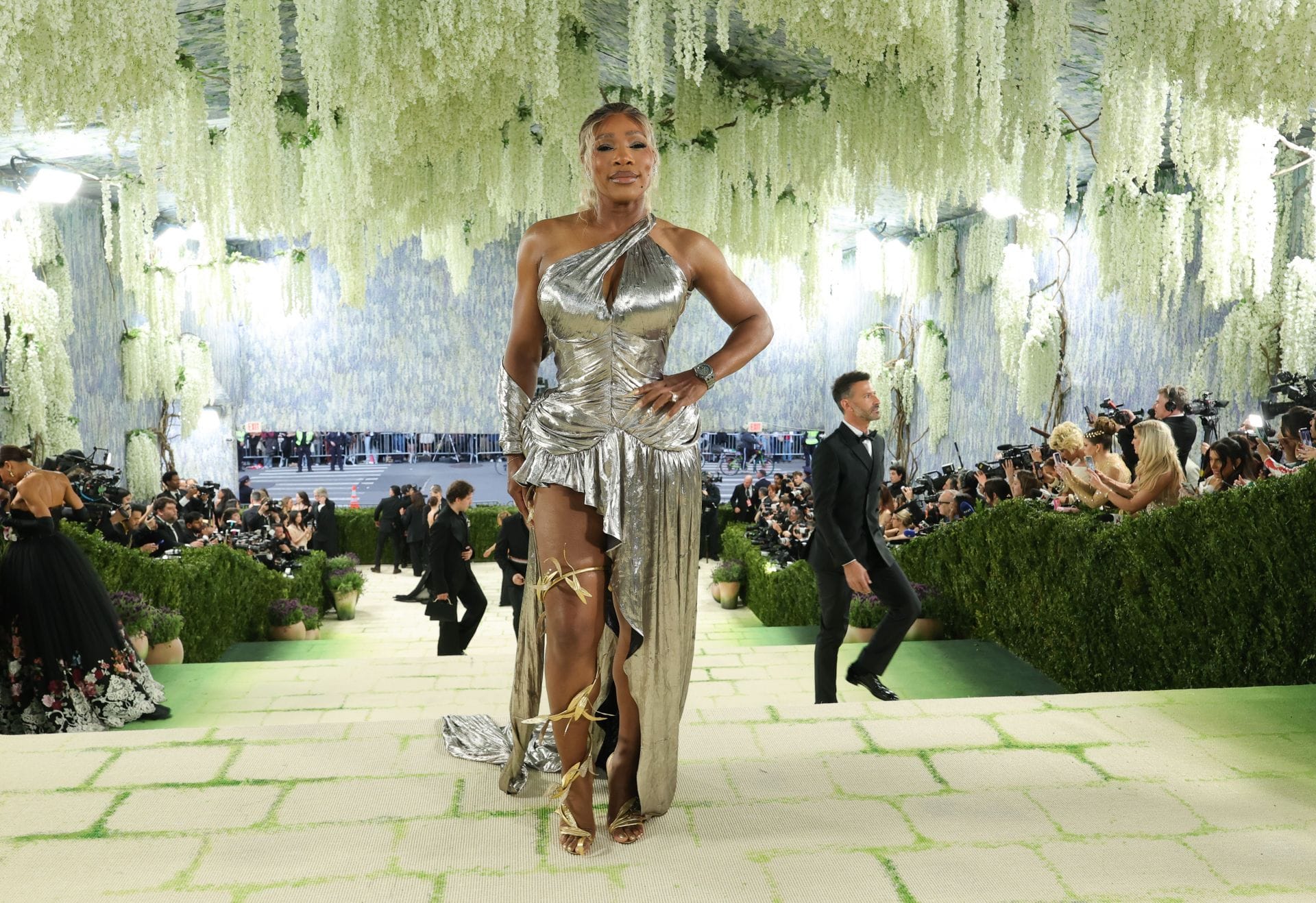 Serena Williams bị chê mặc xấu ở Met Gala có profile cực khủng: Huyền thoại tennis với 4 HCV Olympic, 23 danh hiệu Grand Slam