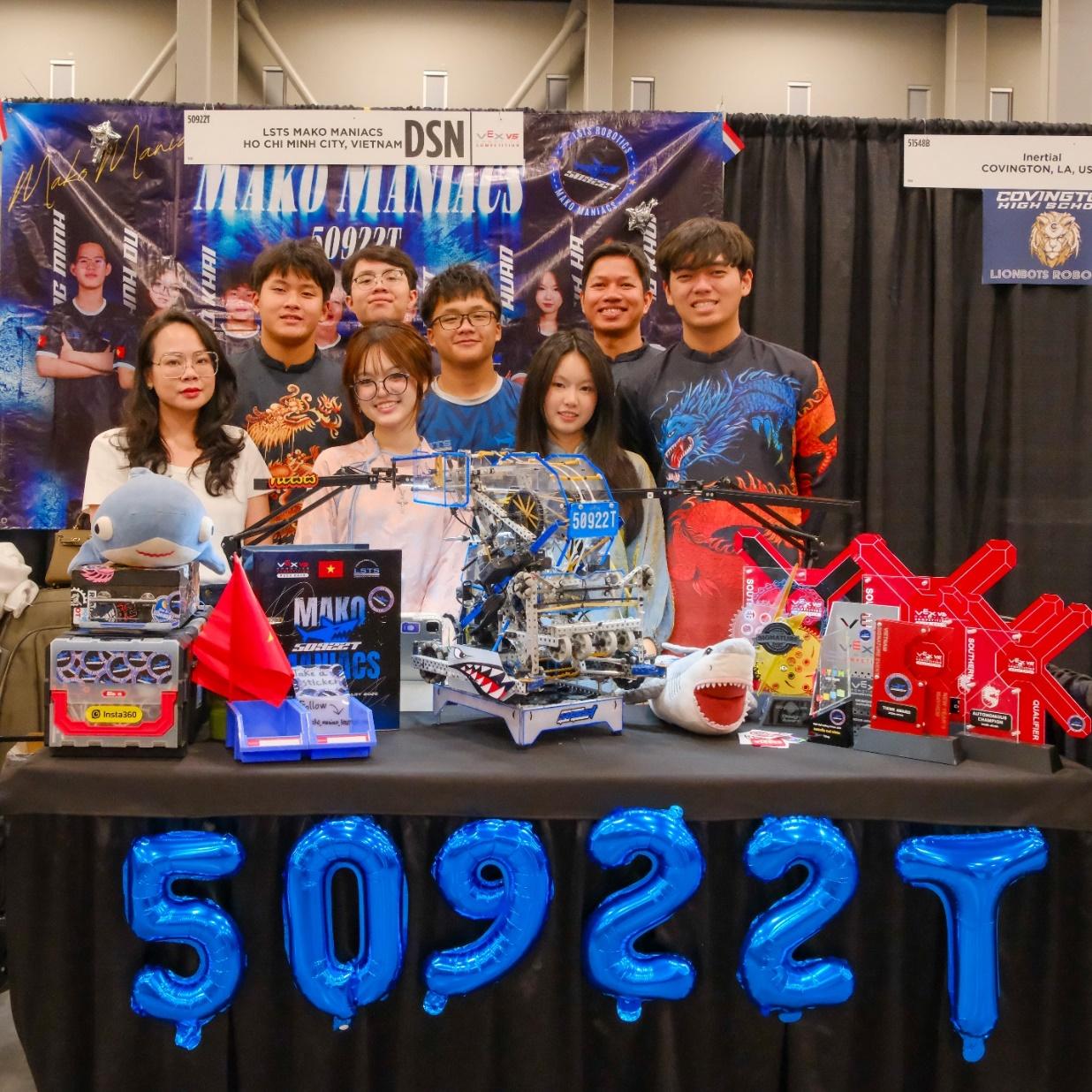Team 50922T - LSTS MAKO MANIACS tại Pit của đội
