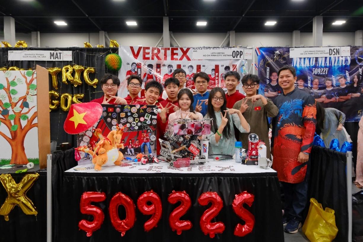  Team 50922S – LSTS VERTEX tại Pit của đội