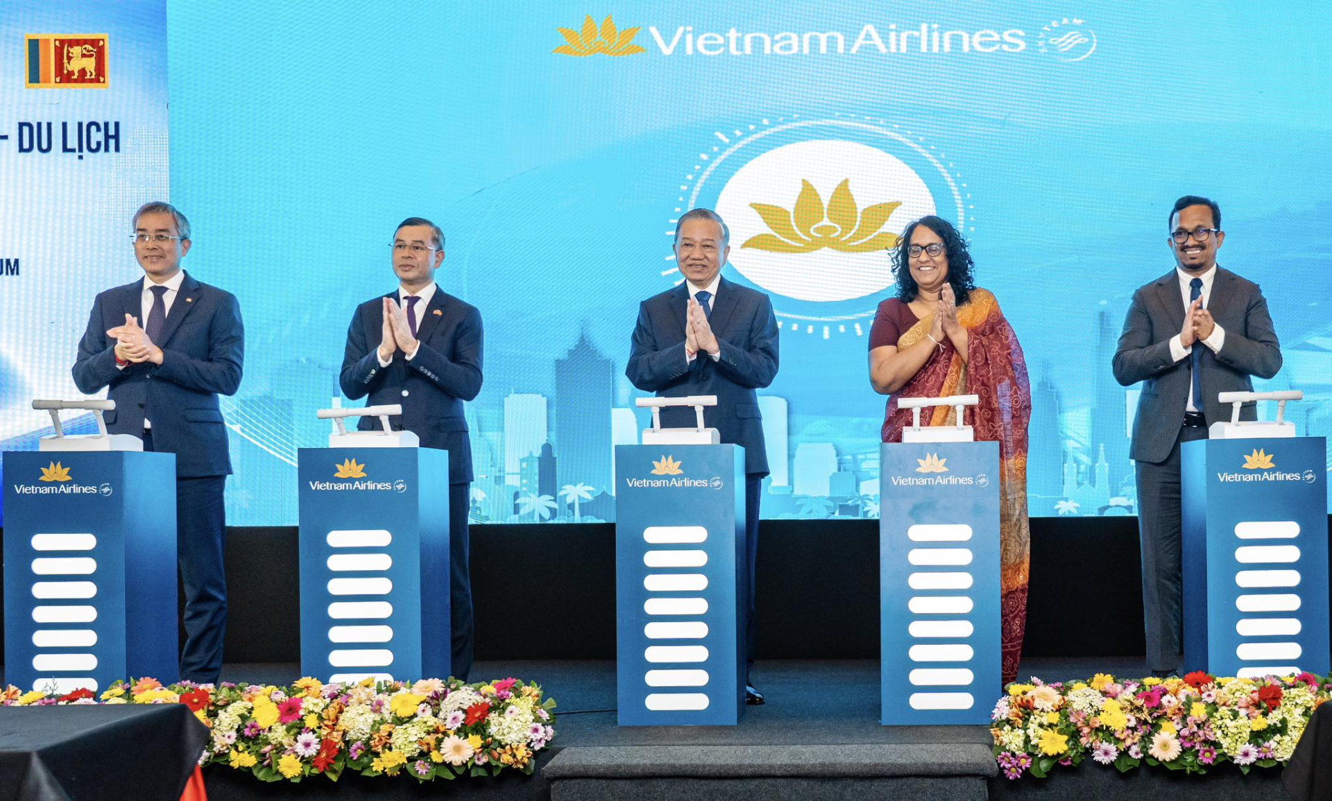 Tổng bí thư, Chủ tịch nước Tô Lâm cùng các đại biểu thực hiện nghi lễ công bố mở đường bay thẳng kết nối TP.HCM và Colombo