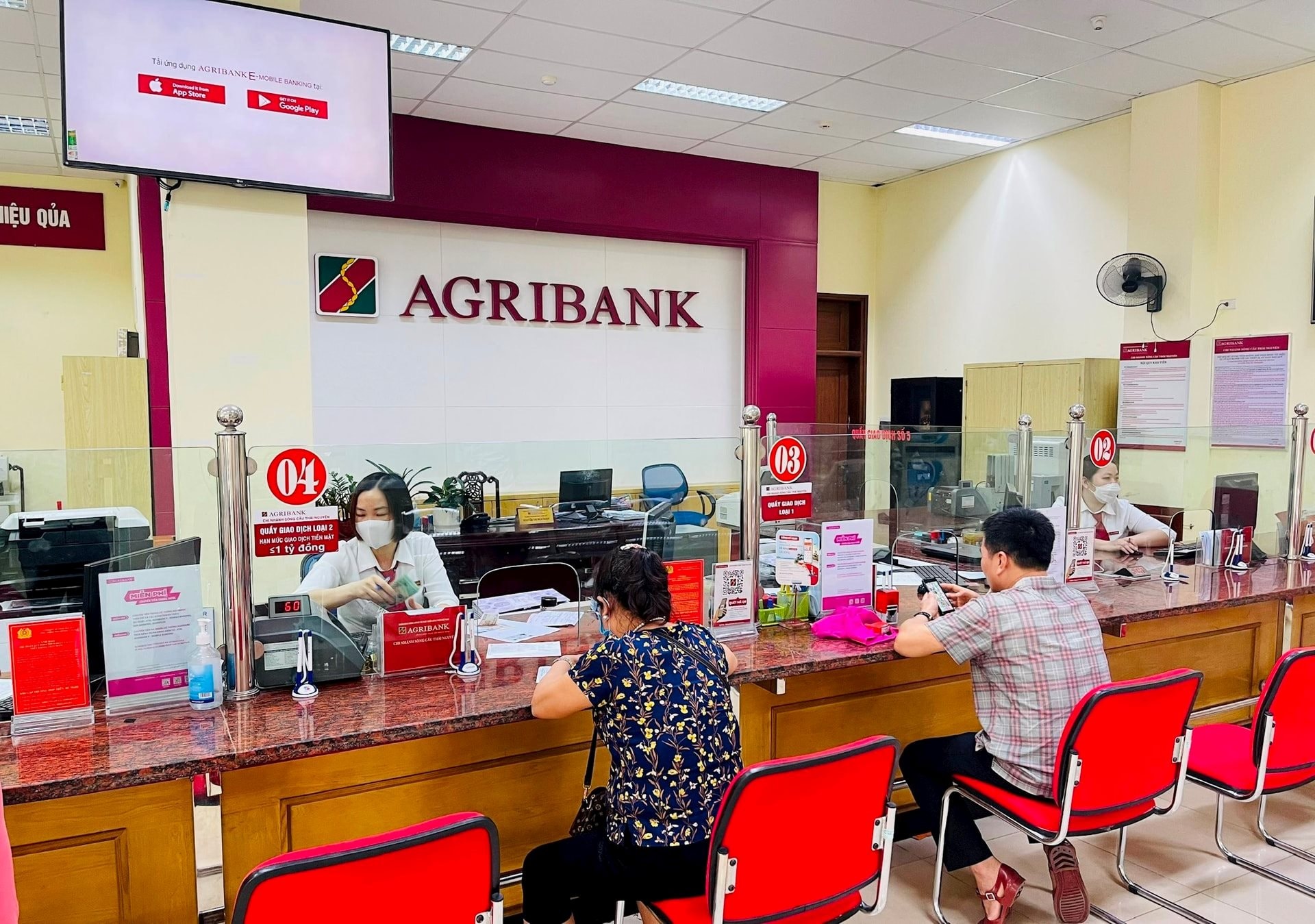 Tài khoản Agribank, BIDV, MB, VietinBank... sẽ trừ tiền mỗi tháng đối với nhóm khách hàng sau