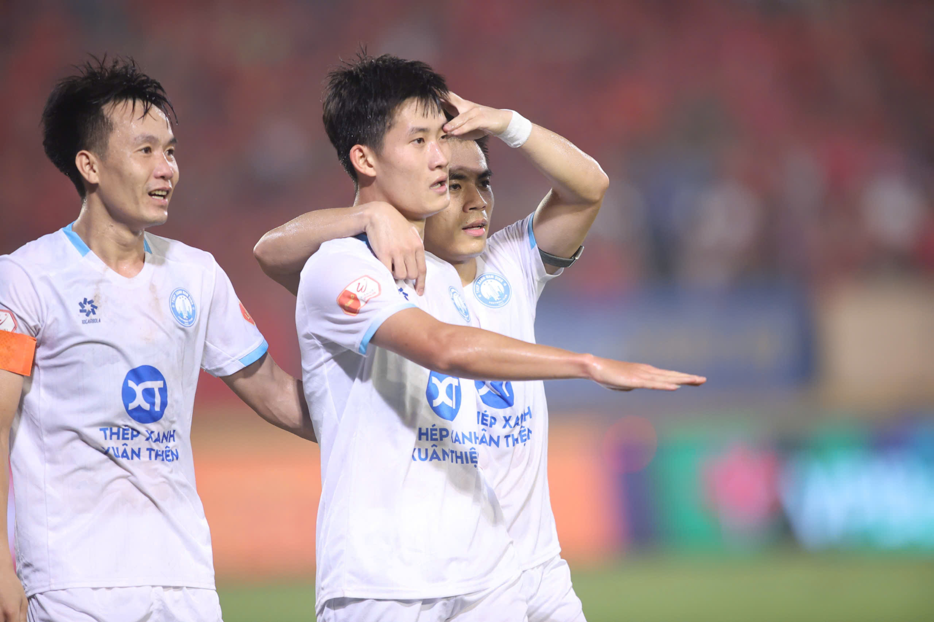 Đình Bắc đẳng cấp huỷ diệt tại V.League: 6 trận ghi 10 bàn