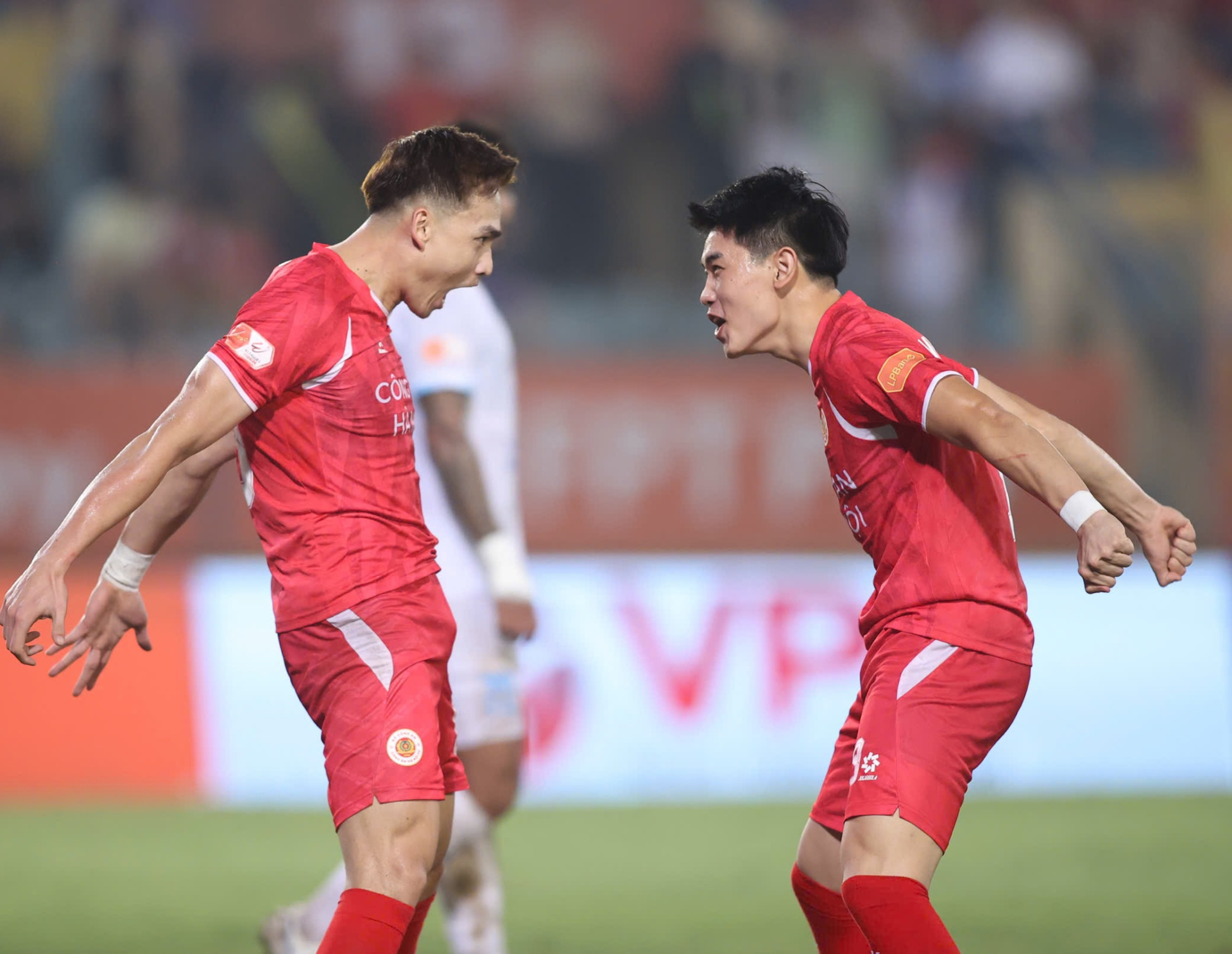 Cả hai cầu thủ cùng 