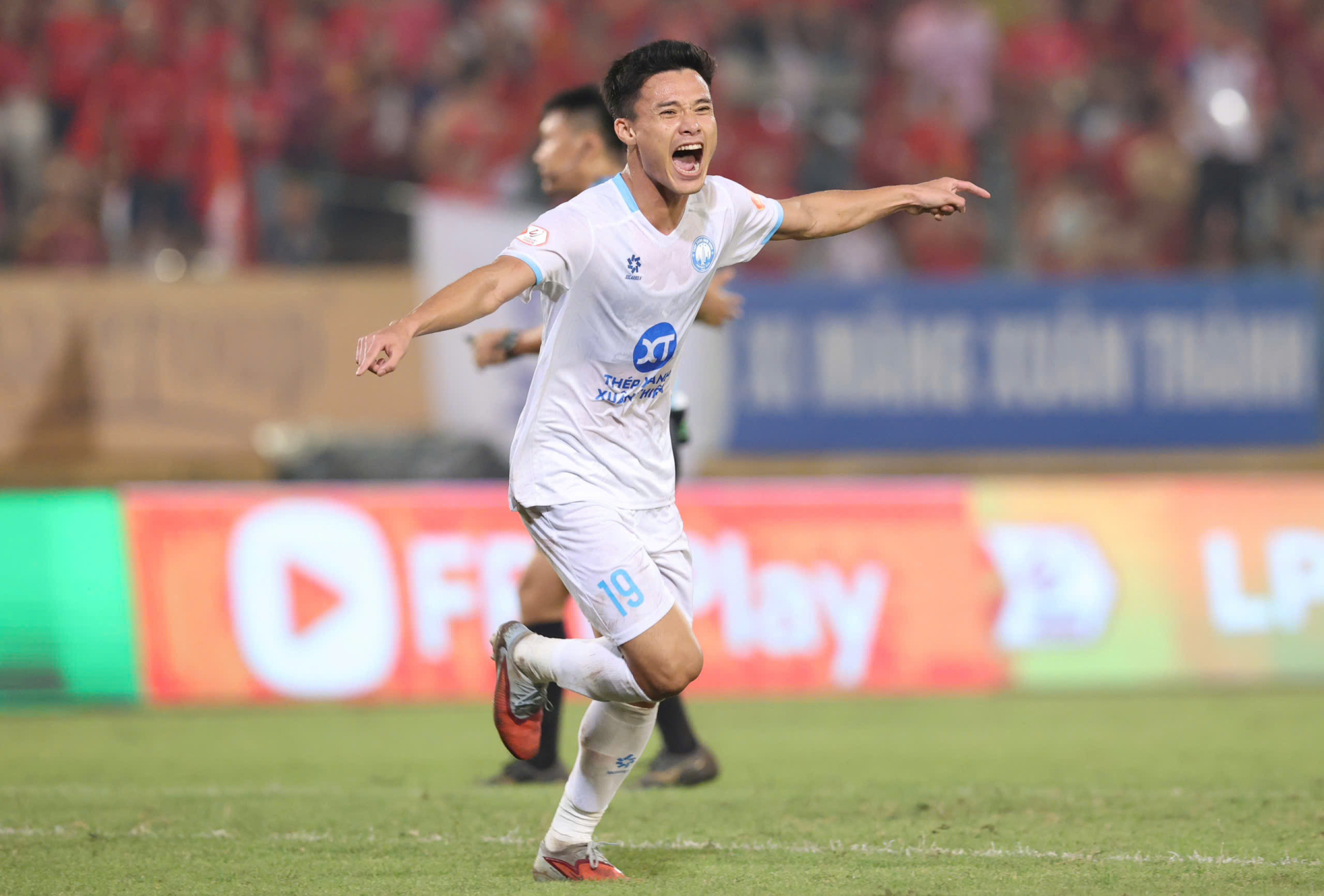 Tuy nhiên sau đó, CAHN lại vươn lên dẫn trước nhờ công của Đình Bắc