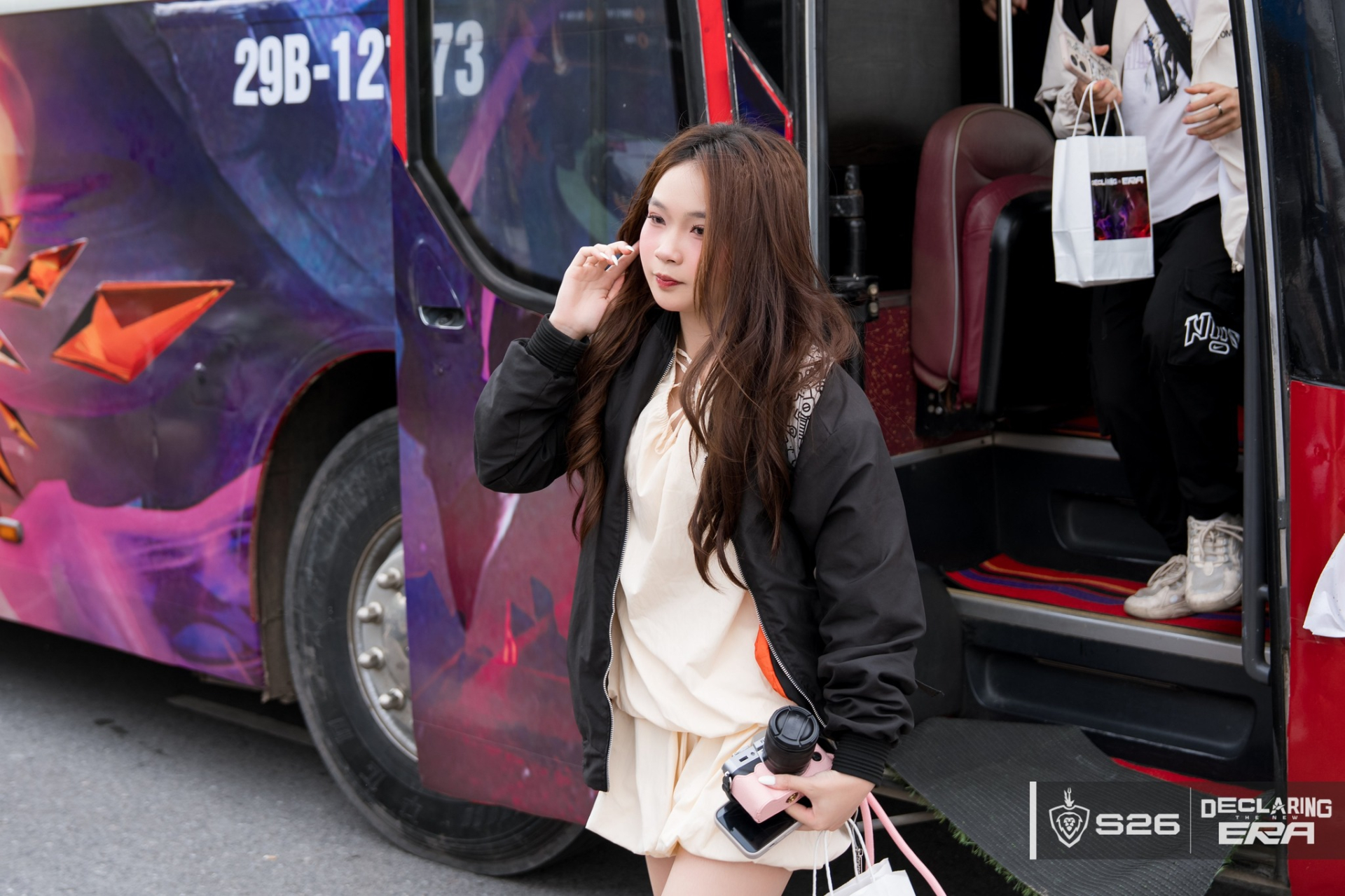 Hàng ngàn game thủ lên xe bus đổ bộ Quảng Ninh, chảo lửa chung kết Đấu Trường Danh Vọng nóng rực trước giờ G