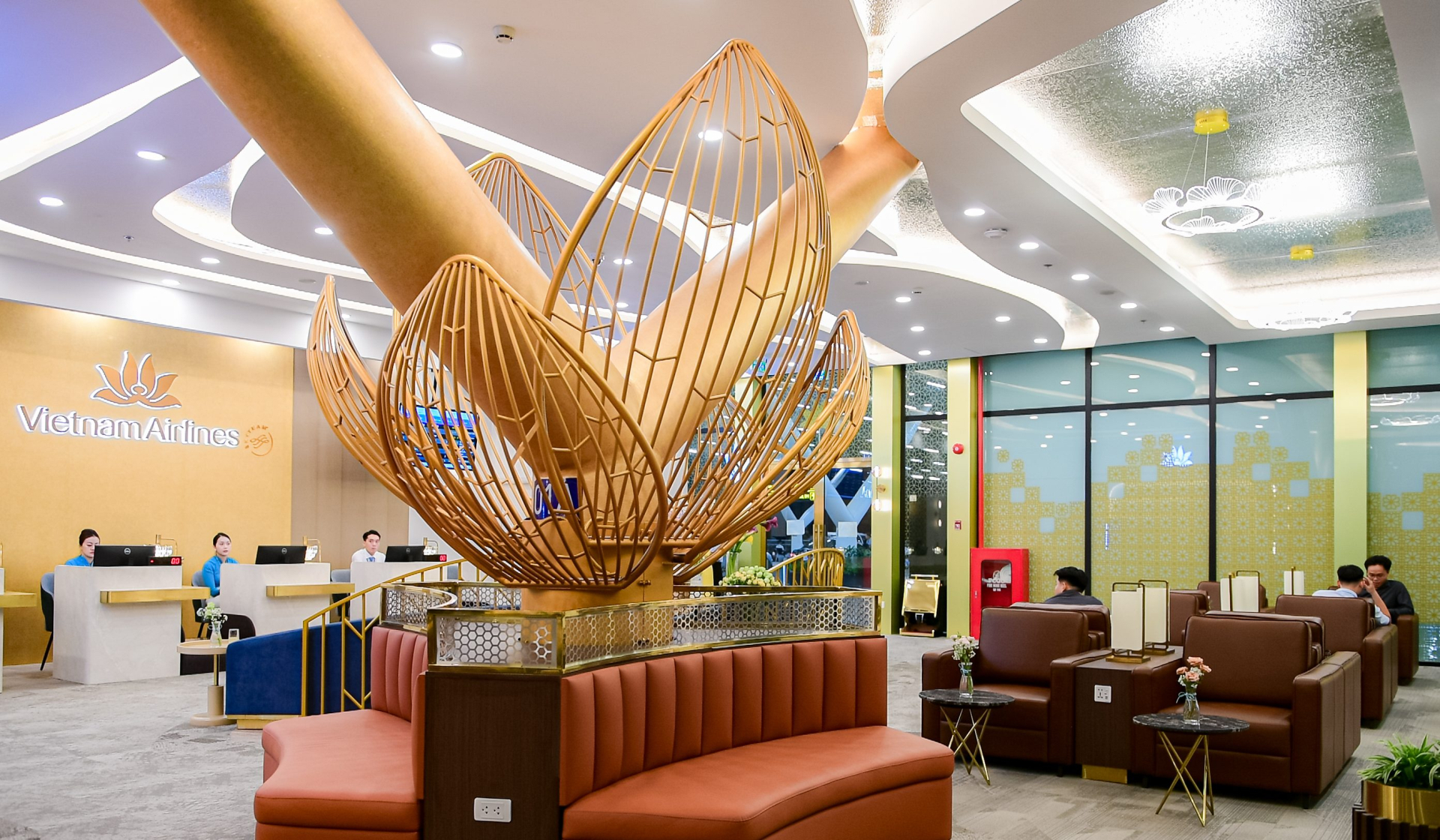 Phòng chờ thương gia của Vietnam Airlines là quyền lợi cho các hội viên Bông Sen Vàng từ hạng Vàng trở lên