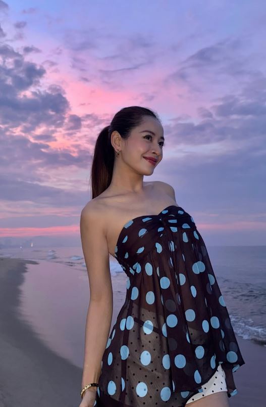 Chi Pu khoe lưng trần nuột nà mướt mắt, hóa ra bí mật nằm ở bài tập quen thuộc này!