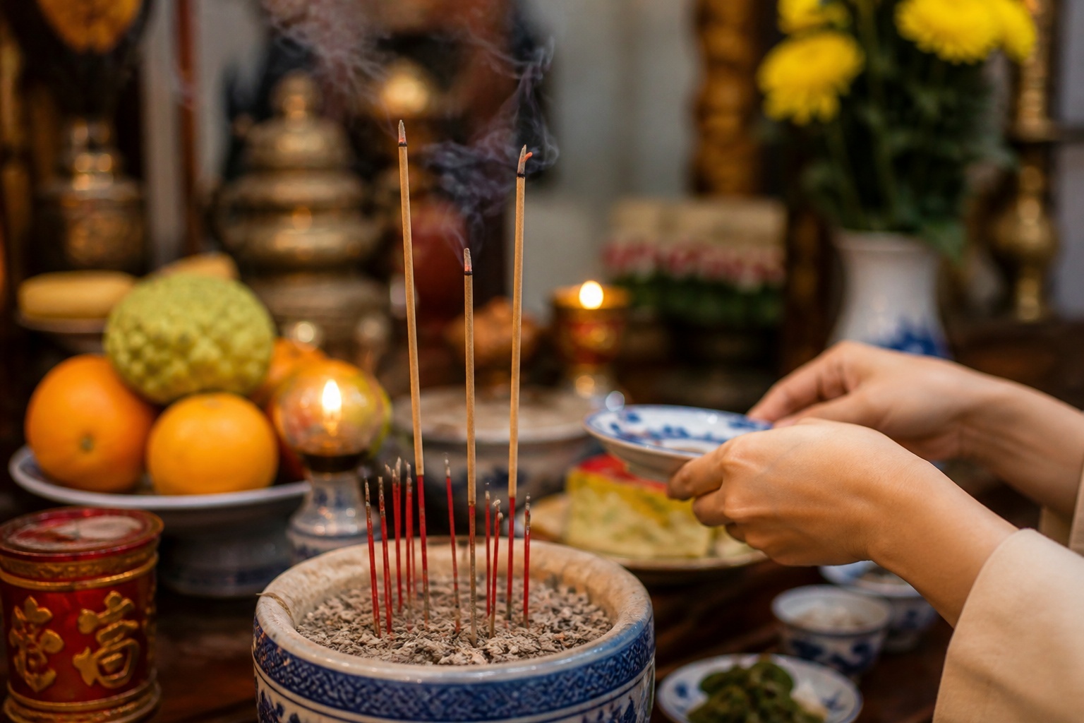 Thắp hương xong đừng làm 3 việc này kẻo bay sạch lộc lá