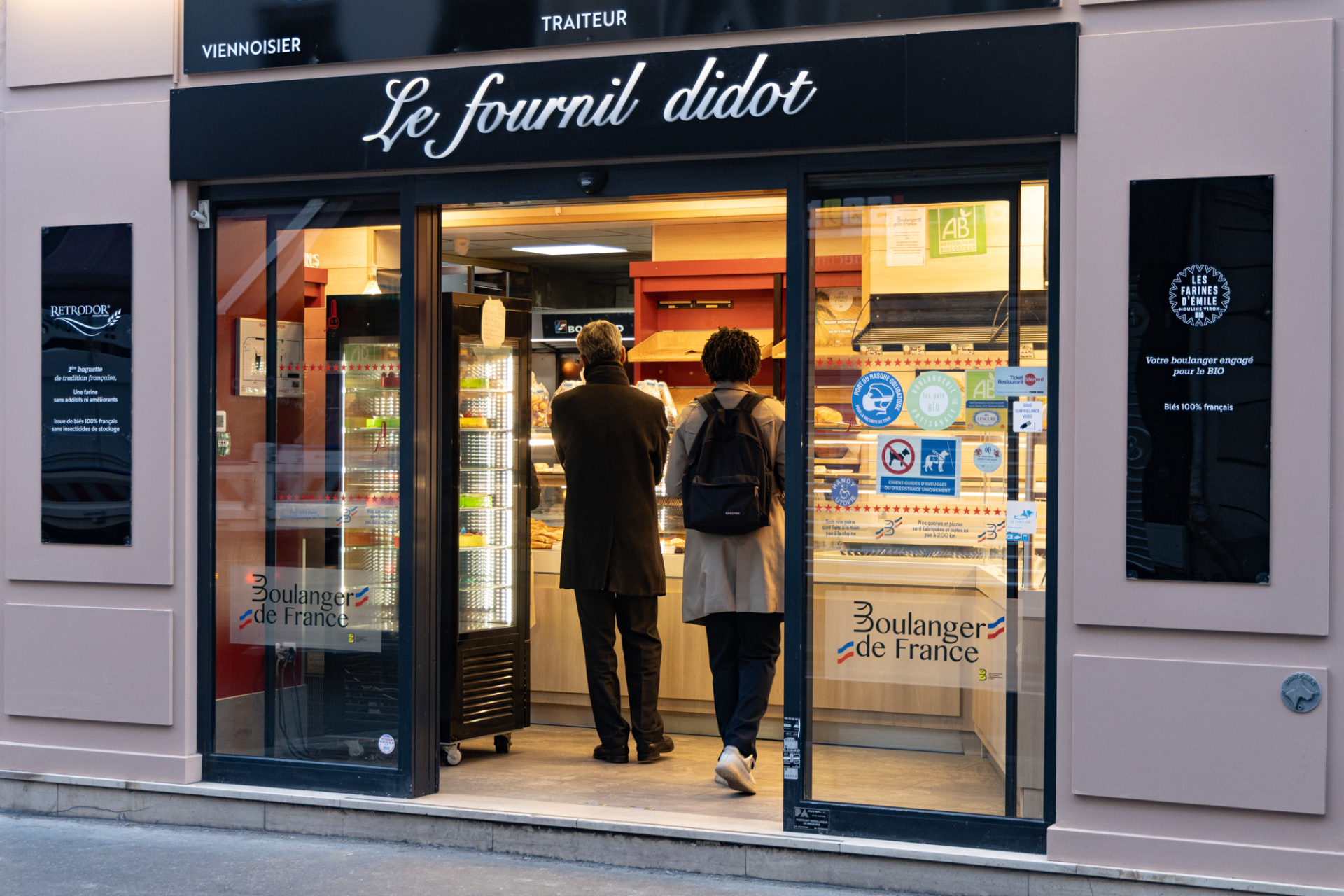 Cửa hàng bánh mì vừa thắng giải thưởng về bánh baguette ngon nhất Paris