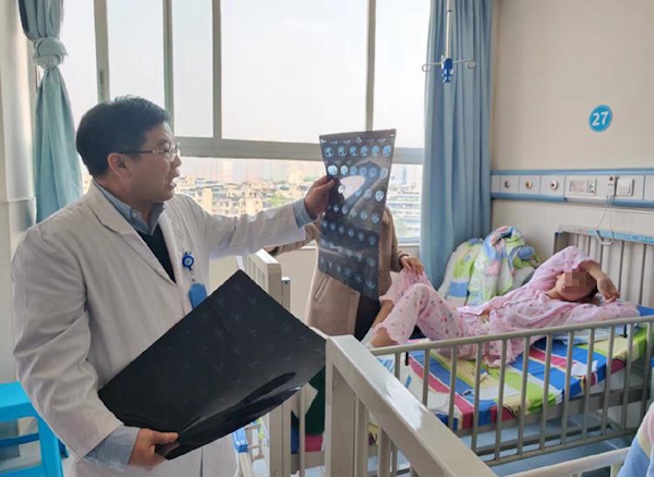 Xiuxiu hồi phục sau ca phẫu thuật (Ảnh từ BV)